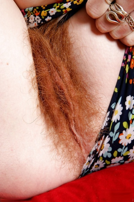 Hairy pussy up close pics - mom Ana Molly