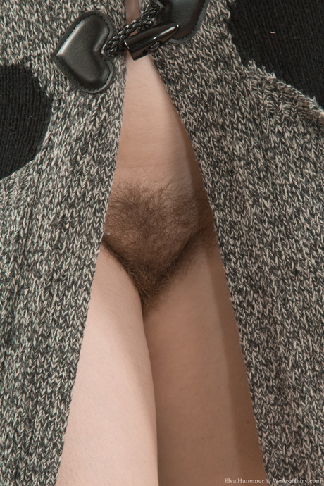 Very stacked pretty girl smiling hairy pussy nude - 1